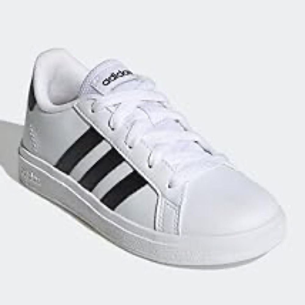 Adidas GRAND COURT 2.0 SHOES Kids size 5